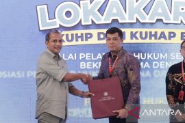 Kakanwil Raih Penghargaan Terbaik I di Lokakarya KUHP--KUHAP UGM, Tegaskan Komitmen Transformasi Hukum di Riau