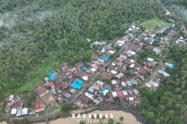 PLN pulihkan jaringan listrik usai banjir Halmahera Barat