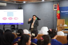 Fakultas Farmasi UMPR gelar kuliah pakar bertema nanoherbal untuk pengembangan obat bahan alam