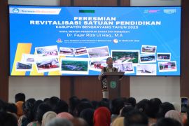 Wamendikdasmen resmikan revitalisasi sekolah di Bengkayang Kalbar