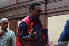 Tiga terdakwa suap dan TPPU kasus CPO dituntut 9--17 tahun penjara