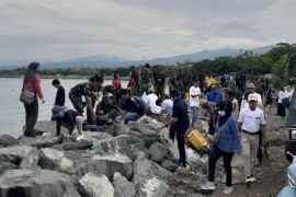 DLH Palu: Aksi bersih pantai bagian dari gerakan Indonesia Asri