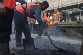 Pemprov Jateng kebut perbaikan jalan menjelang Lebaran