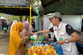 Satgas Saber Polres Balangan dan pemda gelar pasar murah