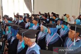 BKKBN wisuda 75 lansia di Kabupaten Bengkulu Tengah