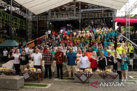 Peluncuran desain logo Hari Jadi DIY Page 2 Small