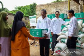 Baznas salurkan bantuan pangan Ramadhan dari Raja Salman di Jaktim