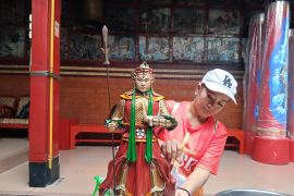 Bersih-bersih jelang Imlek Page 2 Small