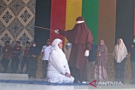 Pasangan "open BO" dihukum cambuk 25 kali di Banda Aceh
