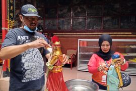 Bersih-bersih jelang Imlek