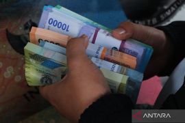 Senin ini rupiah menguat jadi Rp16.831 per dolar AS