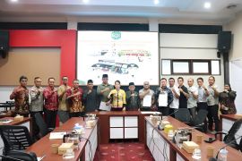 Singkawang salurkan hibah rumah ibadah untuk perkuat kerukunan umat