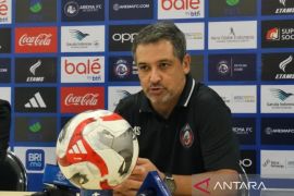 Arema FC mewaspadai strategi serangan balik Semen Padang