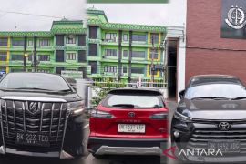 Kejari Medan terima titipan tiga mobil mewah sitaan kasus dugaan korupsi ekspor CPO