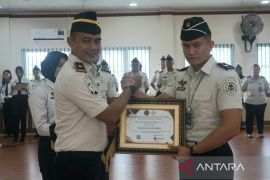 Kalapas Medan berikan penghargaan kepada pegawai berprestasi