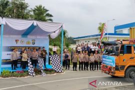 Kapolri lepas bantuan kebutuhan warga terdampak bencana Sumatera