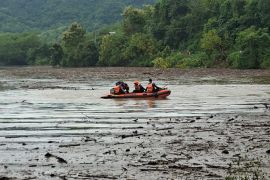 Petani terseret banjir di Bima ditemukan meninggal