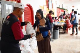 Tebar semangat kebersamaan, Bank Artha Graha berbagi kasih di wihara Jakarta Barat