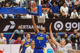 Pesta poin di GOR Bandung Arena! Satria Muda Pertamina Bandung taklukkan Kesatria Bengawan Solo tanpa ampun