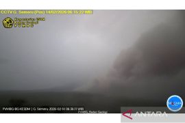Gunung Semeruluncurkan awan panas sejauh 6 km