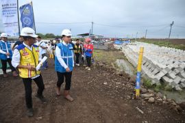 Vice President Gibran inspects Semarang-Demak toll, targets 2027 link