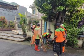 Ribuan personel kebersihan DKI kerja bakti bersihkan masjid sambut Ramadhan