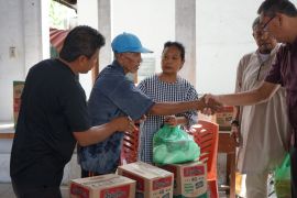 Warga terdampak angin kencang terima bantuan dari Pemkot Pematangsiantar