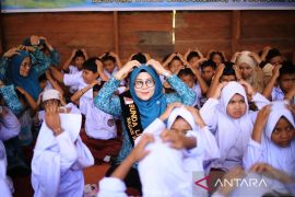 PKK Nagan Raya beri trauma healing bagi murid SD di lokasi bencana