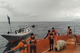 Lima ABK KM Nurazizah dievakuasi Tim SAR di Lombok Utara