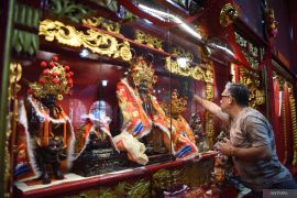 Persiapan perayaan Imlek di Wihara Dharma Bhakti di Jakarta