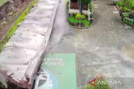 BPBD DKI sebut tembok roboh di Jaksel disebabkan struktur tanah labil