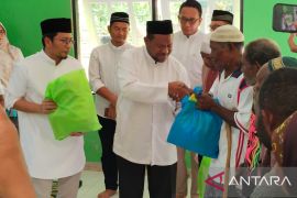 Ahmad Nausrau salurkan 200 paket sembako jelang Ramadhan