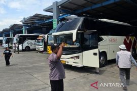 Terminal Arjosari Malang layani 12.956 penumpang saat libur Imlek