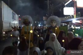 Ondel-ondel turut meriahkan suasana pawai Tarhib Ramadhan di Cikarang