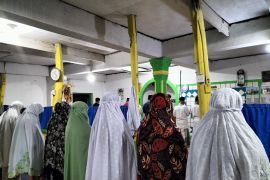 Jemaah Naqsabandiyah Padang laksanakan shalat rarawih pertama Senin malam