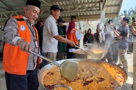 Baznas salurkan 100 ekor sapi meugang untuk warga terdampak bencana di Aceh