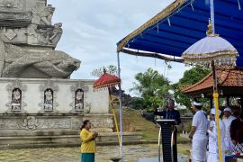 Pemkot Batam hibahkan dana Rp2,4 M untuk fasilitas ibadah Pura Agung