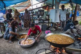 Warga Dusun Lhok Pungki gelar "meugang" di pengungsian jelang Ramadhan