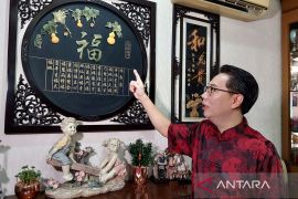 Simbol-simbol keberuntungan yang biasa dipajang semasa perayaan Imlek