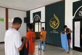 Warga binaa Lapas Ambon bersihkan masjid memasuki Ramadhan 2026