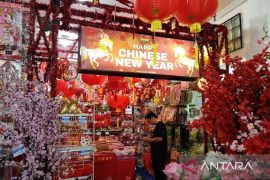 Kue keranjang perekat keluarga Samarinda saat Imlek