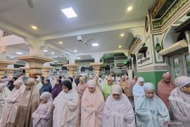 2.500 jamaah Shalat Tarawih pada hari pertama di Masjid Al-Azhar