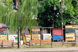 Pedagang takjil Kalimadu Gorontalo belum tampak berjualan