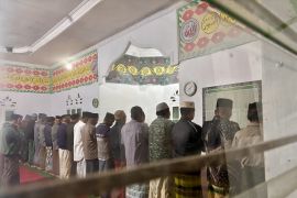 Penyintas bencana di Lut Tawar jalani tarawih perdana