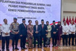 KPK melantik tiga deputi, ingatkan jadi penentu dan harus adaptif