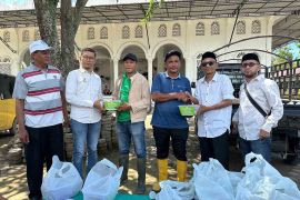 KWPSI salurkan bantuan daging meugang untuk anak yatim korban banjir