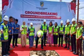 Bupati Shalahuddin tekankan kualitas pelebaran jalan Kota Muara Teweh