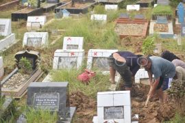 Tunggakan retribusi makam di Padang