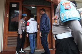 Penggeledahan oleh Bareskrim terkait TPPU pertambangan emas ilegal