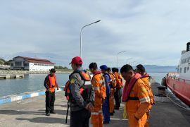 Korban kapal tenggelam di perairan Donggala belum ditemukan